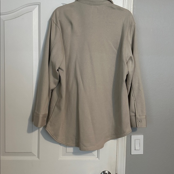 Gap Shacket - Picture 2 of 2